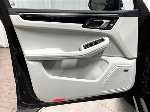 New 2026 Porsche Macan image 22