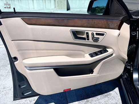 Used 2014 Mercedes-Benz E 350 4MATIC Sedan image 21