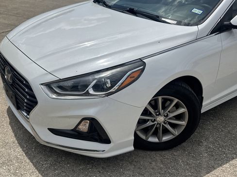 Used 2019 Hyundai Sonata SE FWD image 2