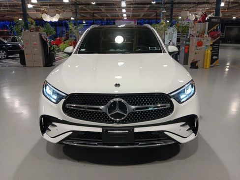 Used 2025 Mercedes-Benz GLC 350e 4MATIC image 10