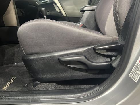 Used 2014 Toyota RAV4 XLE image 19