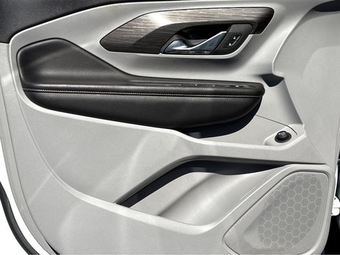 Used 2023 GMC Terrain SLE w/ Driver Convenience Package image 19