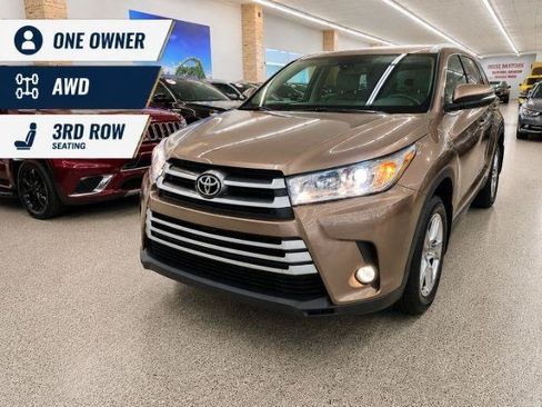 Used 2019 Toyota Highlander Plus AWD/4WD image 1