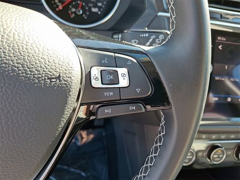 Used 2021 Volkswagen Tiguan SE image 22