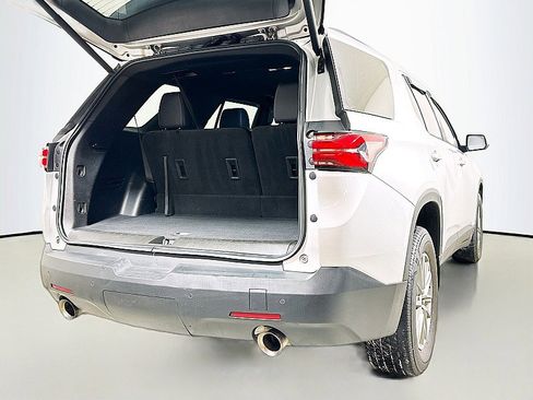 Used 2022 Chevrolet Traverse LT image 23
