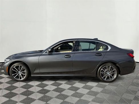 Used 2022 BMW 330i xDrive 330i xDrive w/ Driving Assistance Package image 11