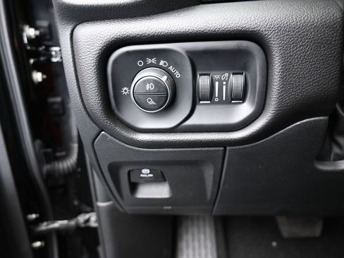 Used 2025 RAM 1500 Rebel AWD/4WD image 32