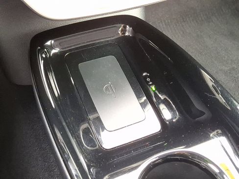 Used 2017 Toyota Prius Three image 23