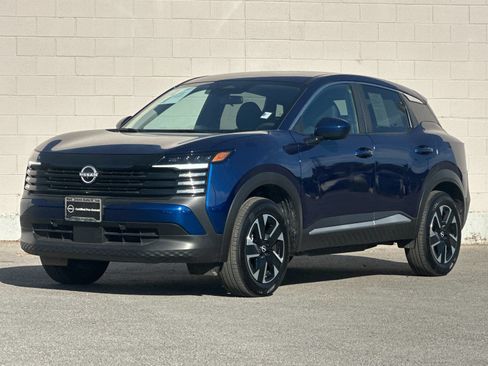 Used 2025 Nissan Kicks SV AWD/4WD image 7