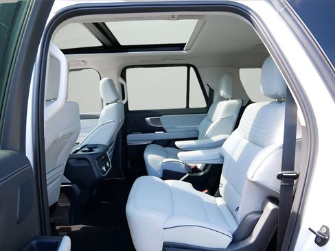 Used 2025 Ford Expedition Max Platinum w/ Platinum Ultimate Package AWD/4WD image 11