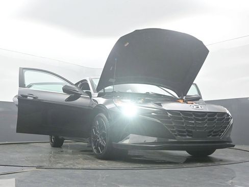 Used 2023 Hyundai Elantra Limited image 58