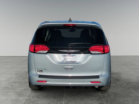Used 2023 Chrysler Voyager LX image 4
