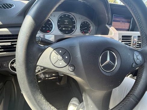 Used 2011 Mercedes-Benz GLK 350 4MATIC image 12