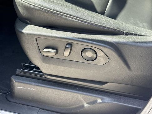 Used 2024 Chevrolet Suburban LT image 34