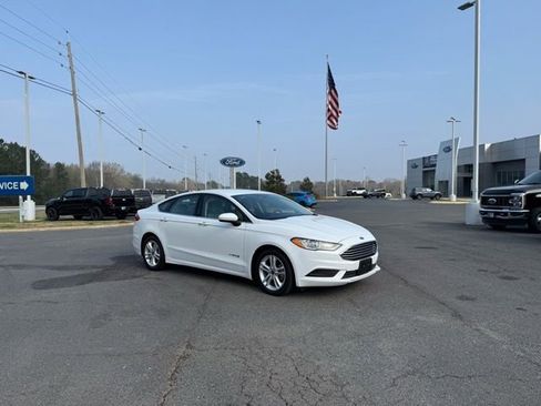 Certified 2018 Ford Fusion S image 3