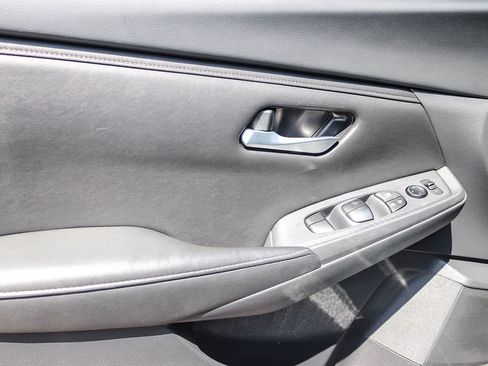 Used 2024 Nissan Sentra SV FWD image 20