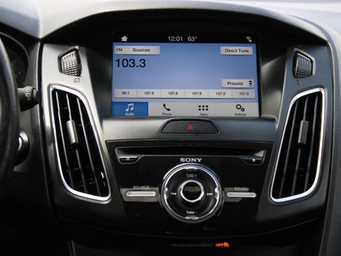 Used 2018 Ford Focus Titanium FWD image 11