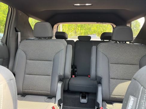 Used 2024 Chevrolet Traverse LT w/ Midnight/Sport Edition FWD image 37