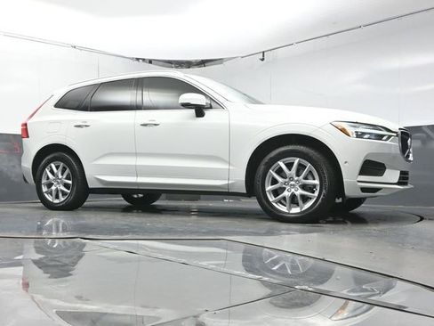 Used 2018 Volvo XC60 T5 Momentum w/ Vision Package image 32