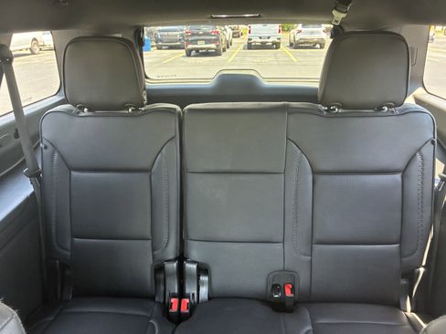 Used 2024 GMC Yukon XL Denali AWD/4WD image 19