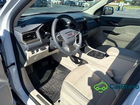 Used 2023 GMC Acadia Denali w/ Denali Ultimate Package FWD image 8