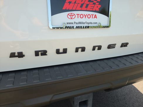 Certified 2025 Toyota 4Runner SR5 AWD/4WD image 29