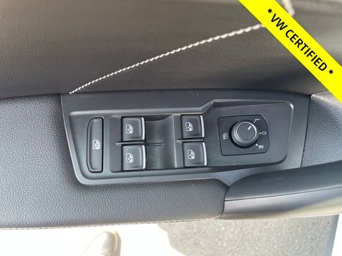 Used 2023 Volkswagen Tiguan SE w/ Panoramic Sunroof Package AWD/4WD image 17