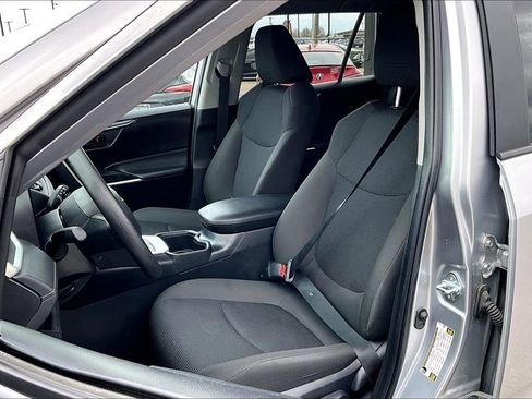 Used 2025 Toyota RAV4 LE AWD/4WD image 35