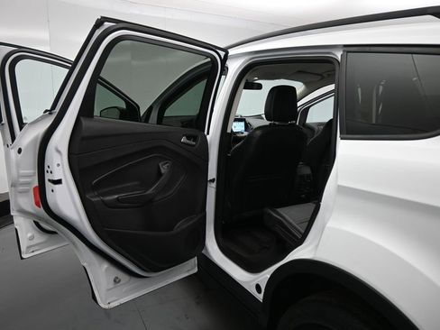 Certified 2018 Ford Escape SE w/ SE Sport Appearance Package image 17