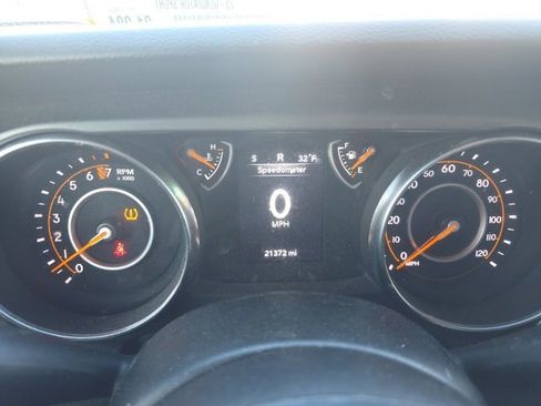 Used 2023 Jeep Gladiator Sport image 14