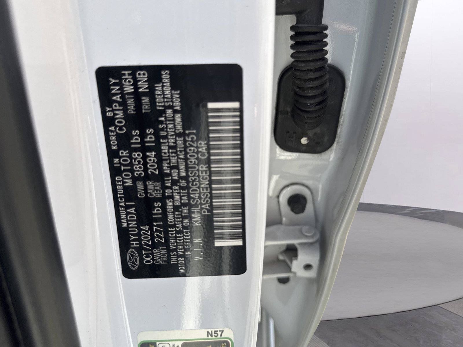 Used 2025 Hyundai Elantra SEL FWD image 39