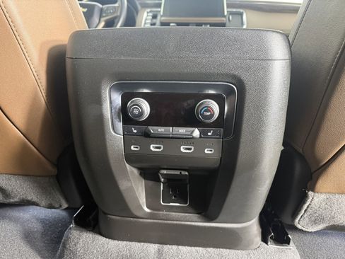 Used 2024 Chevrolet Suburban High Country w/ Advanced Technology Package image 17