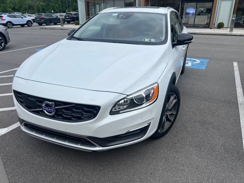 Used 2015 Volvo V60 T5 Cross Country Platinum AWD/4WD image 1