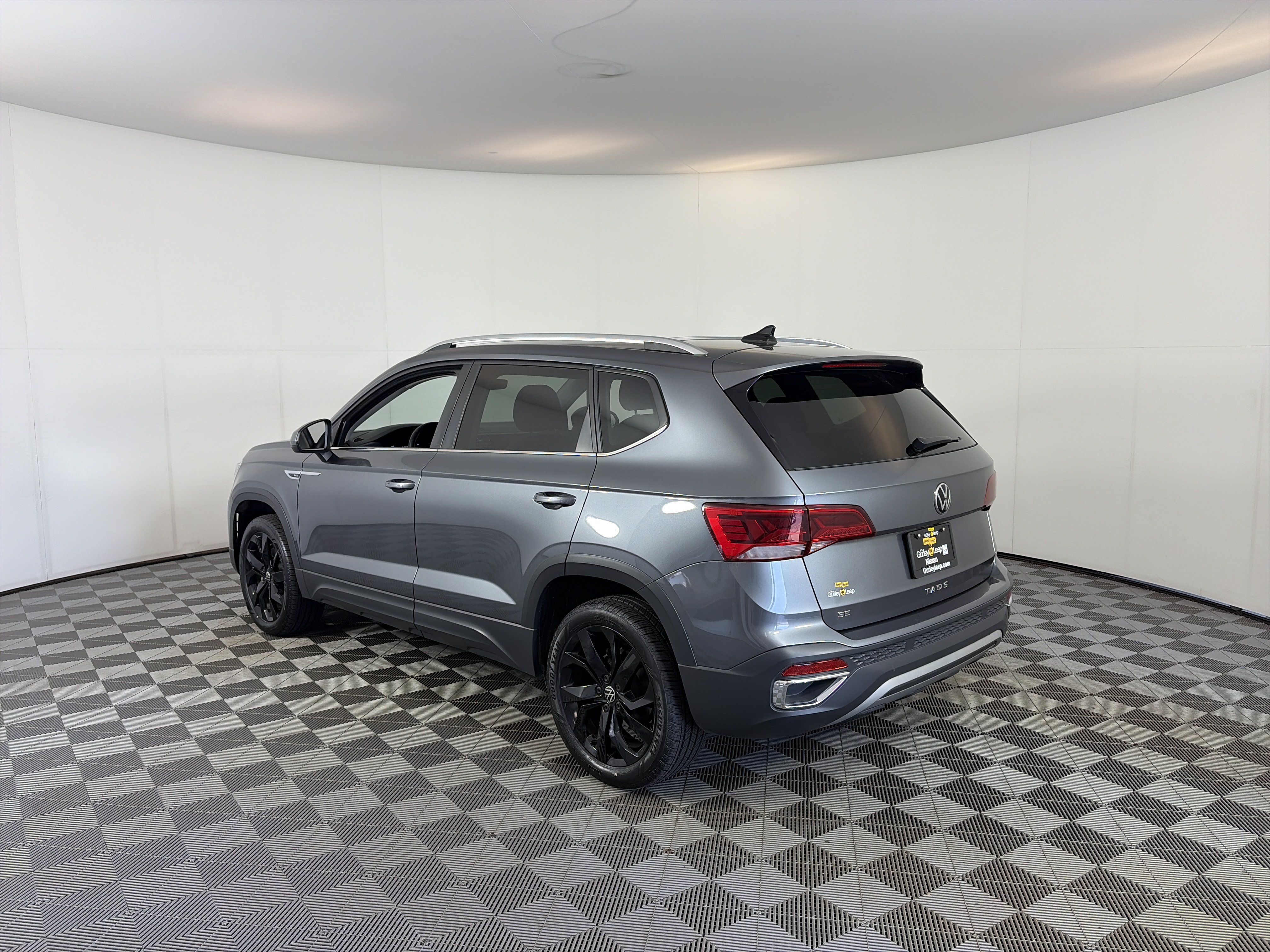 Used 2024 Volkswagen Taos SE FWD image 8