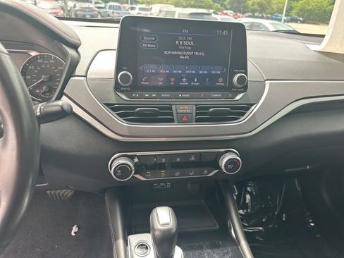 Used 2024 Nissan Altima 2.5 SR FWD image 34