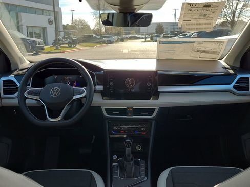 New 2026 Volkswagen Taos SE image 22