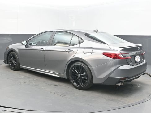 Used 2025 Toyota Camry SE FWD image 8