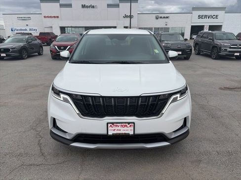 Used 2024 Kia Carnival LX image 9