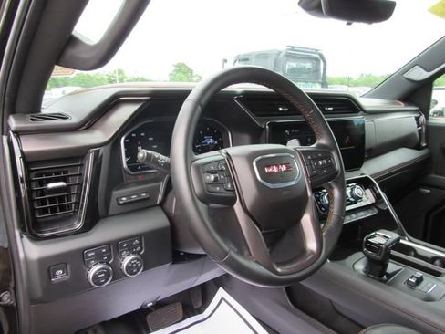 Used 2024 GMC Sierra 1500 AT4 w/ Technology Package AWD/4WD image 15
