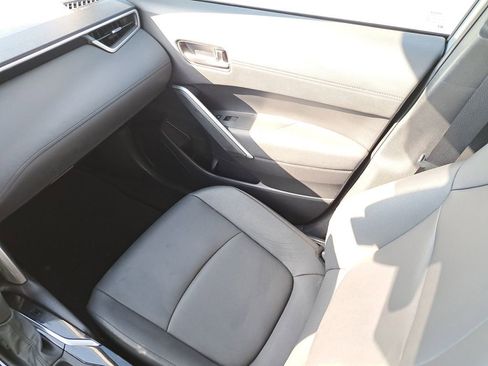 Certified 2022 Toyota Corolla Cross XLE image 12