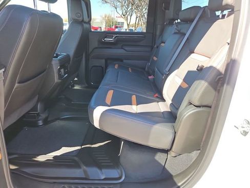 Used 2025 GMC Sierra 2500 AT4 image 25