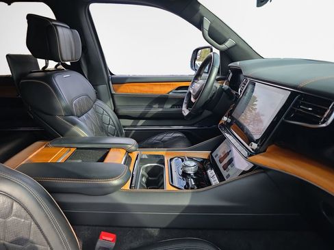 Used 2022 Jeep Grand Wagoneer Series III w/ Rear Seat Video Group 1 image 26