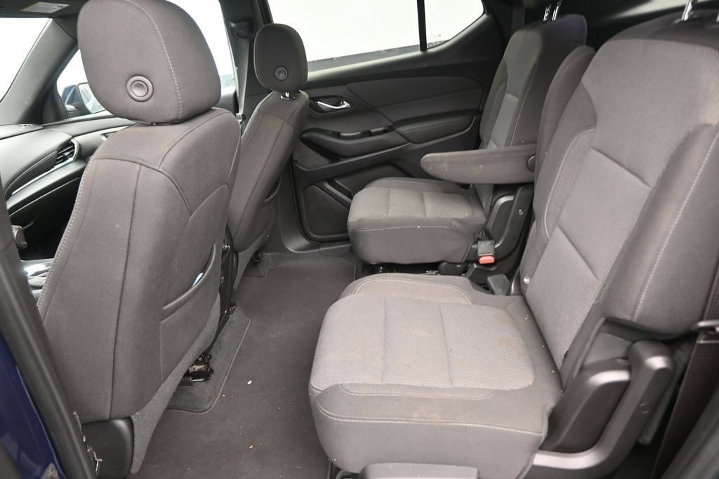 Used 2023 Chevrolet Traverse LT FWD image 15