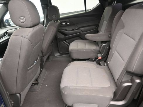 Used 2023 Chevrolet Traverse LT FWD image 15