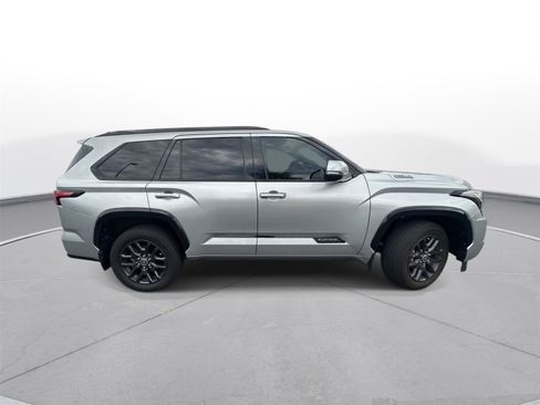 Used 2023 Toyota Sequoia Platinum AWD/4WD image 5