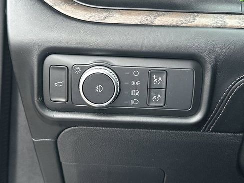 Used 2020 Ford Explorer Platinum w/ Premium Technology Package image 31