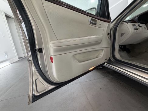 Used 2006 Cadillac DTS FWD image 28