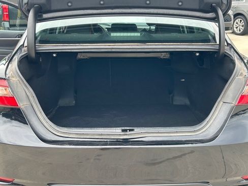 Used 2021 Toyota Camry SE FWD image 13