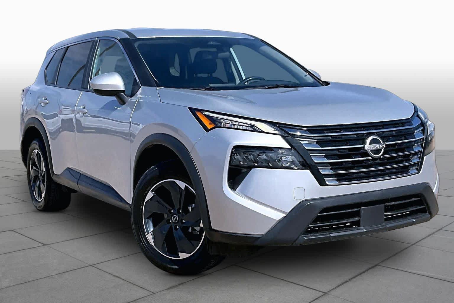 Used 2025 Nissan Rogue SV AWD/4WD image 3