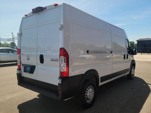 Used 2024 RAM ProMaster 2500 w/ Convenience Group FWD image 4
